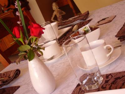 Wine & Roses Bed & Breakfast - Hervey Bay Accommodation 4