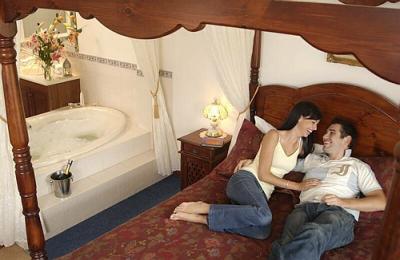 Wine & Roses Bed & Breakfast - Hervey Bay Accommodation 5
