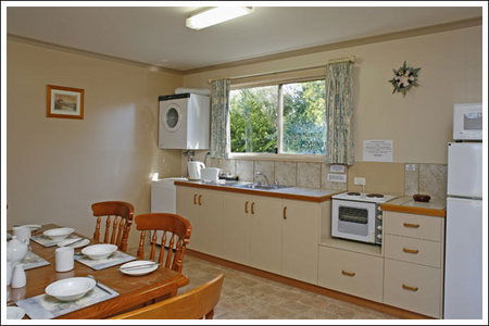 Amos House  & Swansea  Villas - Hervey Bay Accommodation 3