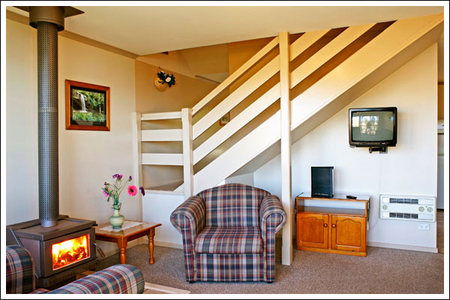 Amos House  & Swansea  Villas - Hervey Bay Accommodation 5