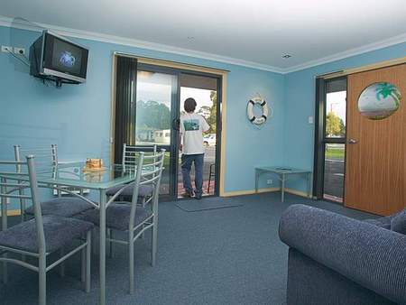 Strahan Bungalows - Hervey Bay Accommodation 2