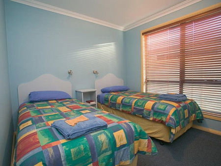 Strahan Bungalows - Hervey Bay Accommodation 4