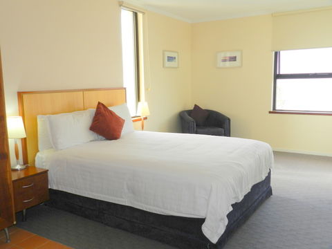 Ocean Beach Hotel - Hervey Bay Accommodation 1