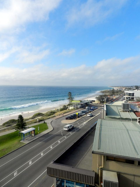 Ocean Beach Hotel - Hervey Bay Accommodation 2
