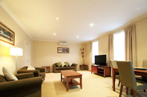 Lake Inn Ballarat - Hervey Bay Accommodation 0