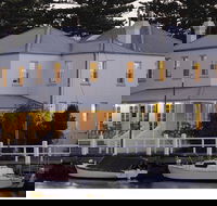 Oscars Waterfront Boutique Hotel - Hervey Bay Accommodation