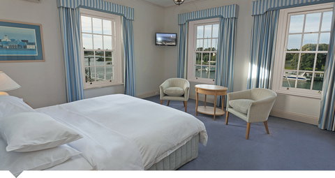 Oscars Waterfront Boutique Hotel - Hervey Bay Accommodation 1