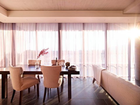 Diamant Boutique Hotel Canberra - Hervey Bay Accommodation 2