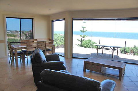 Cliff House Beachfront Villas - Hervey Bay Accommodation 1