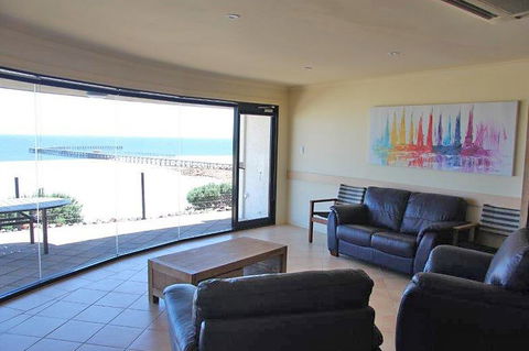 Cliff House Beachfront Villas - Hervey Bay Accommodation 2