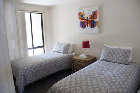 Cliff House Beachfront Villas - Hervey Bay Accommodation 3