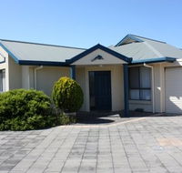 Robe Dolphin Court Apartments - Hervey Bay Accommodation