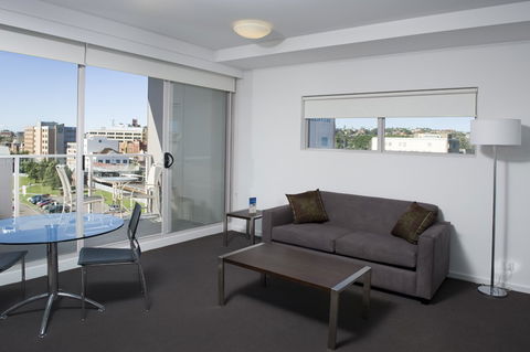 Chifley Apartments Newcastle - Hervey Bay Accommodation 4