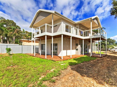 Century 21 Southcoast: White Cedars - Hervey Bay Accommodation 0