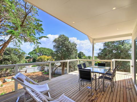 Century 21 Southcoast: White Cedars - Hervey Bay Accommodation 1