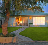 17 QED Lakehouse - Hervey Bay Accommodation