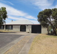 Carthew Street Holiday Home - Hervey Bay Accommodation
