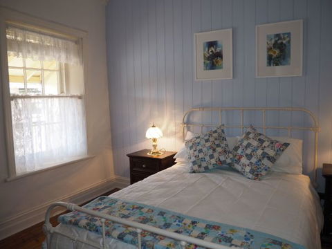 Cobblers Cottage - Hervey Bay Accommodation 1
