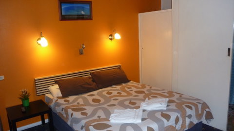 Adelaide Traveller's Inn Backpackers - Hervey Bay Accommodation 0