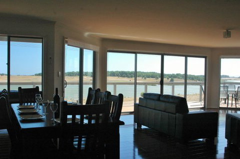 Parrydyse Clayton Bay - Hervey Bay Accommodation 0
