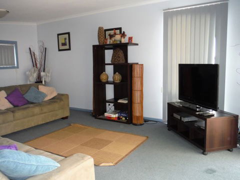 Wallaroo Waves - Hervey Bay Accommodation 1