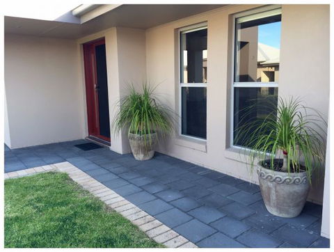 Adore 6 Villa - Tourism Hervey Bay 0