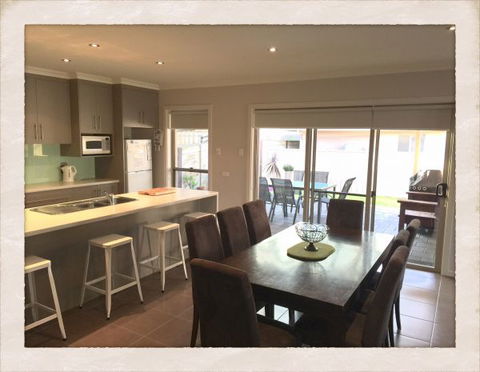 Adore 6 Villa - Tourism Hervey Bay 2