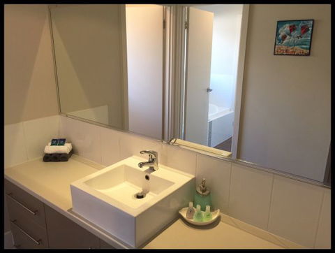 Adore 6 Villa - Tourism Hervey Bay 6