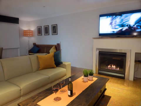 Alice's Palace Ocean Grove - Hervey Bay Accommodation 0