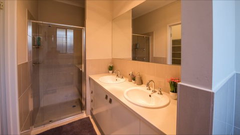 Barossa Family Holiday Home - Hervey Bay Accommodation 9