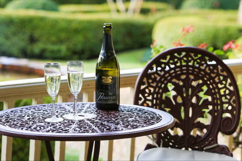 Barnsley House Beechworth - Hervey Bay Accommodation 6