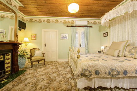 Barnsley House Beechworth - Hervey Bay Accommodation 8