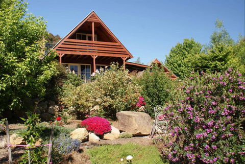 Beechworth Camellia Cottage - Hervey Bay Accommodation 0