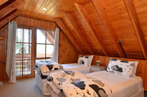 Beechworth Camellia Cottage - Hervey Bay Accommodation 6