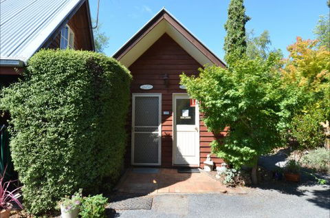 Beechworth Camellia Cottage - Hervey Bay Accommodation 8
