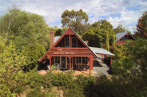 Beechworth Camellia Cottage - Hervey Bay Accommodation 9