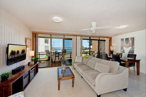 Beauty At The Beach - Hervey Bay Accommodation 2