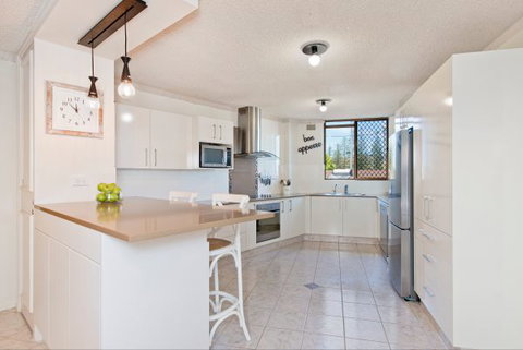 Beauty At The Beach - Hervey Bay Accommodation 3