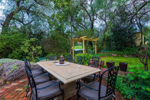 Bendigo Cottages Bed And Breakfast - Tourism Hervey Bay 3
