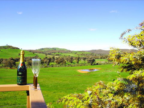 Winton Bethal Accommodation Unit - Hervey Bay Accommodation 0