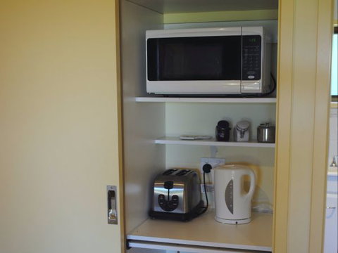 Winton Bethal Accommodation Unit - Hervey Bay Accommodation 5