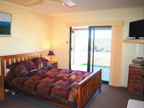 Winton Bethal Accommodation Unit - Hervey Bay Accommodation 6