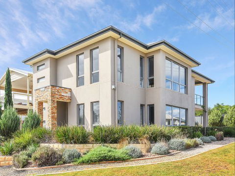 BEAUMONT HOUSE - Hervey Bay Accommodation 0