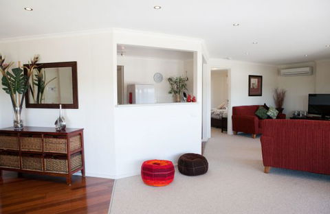 C-Deck Beach House Apartment - Hervey Bay Accommodation 5