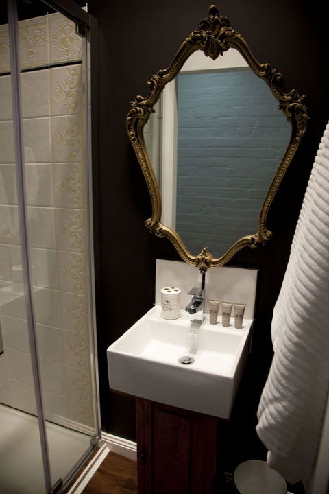 Chiltern Cottage And Indigo Suite - Hervey Bay Accommodation 1