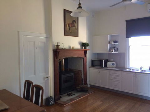 Corryong Holiday Cottages - Sportsview - Hervey Bay Accommodation 1