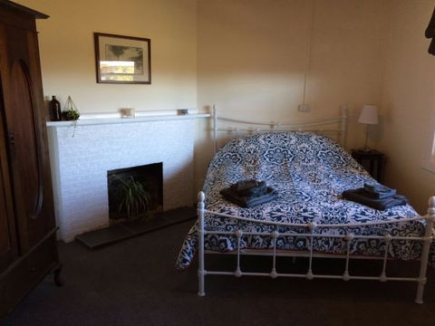 Corryong Holiday Cottages - Sportsview - Hervey Bay Accommodation 2