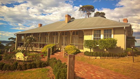 Crown And Anchor Inn - Hervey Bay Accommodation 0