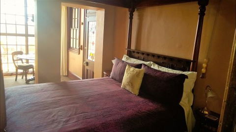 Crown And Anchor Inn - Hervey Bay Accommodation 2