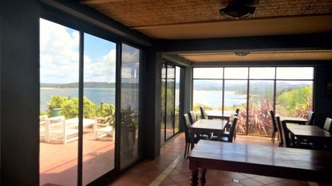 Crown And Anchor Inn - Hervey Bay Accommodation 5